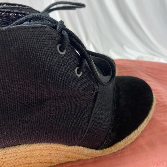 Toms shoe/boot, espadrille wedge, size 8, black, boho - Picture 6 of 7